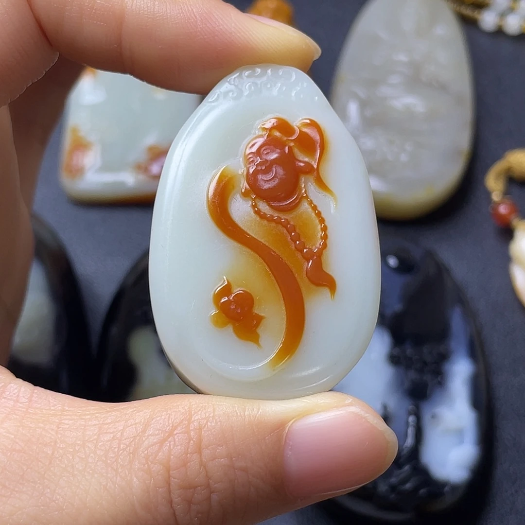 追***者颈饰未镶嵌和田玉