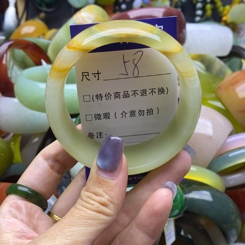 未镶嵌手镯石英质玉