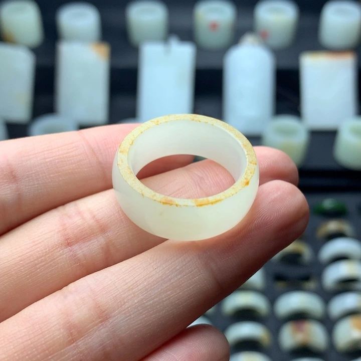 和田玉未镶嵌颈饰勇****勇