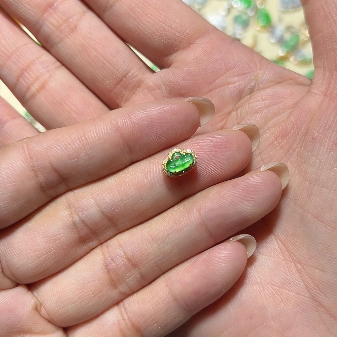 翡翠18K金镶嵌颈饰