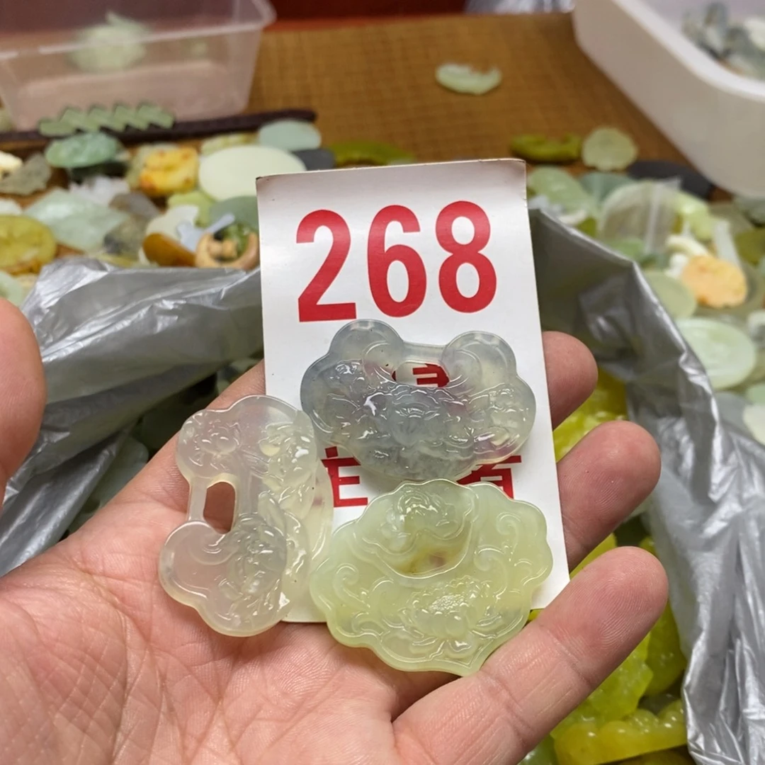 蛇纹石玉挂坠未镶嵌