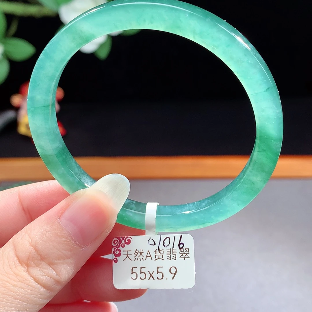 未镶嵌手镯（圆镯）翡翠