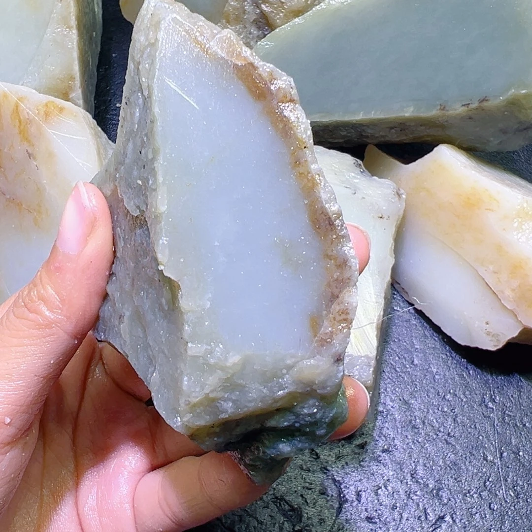 和田玉未镶嵌珠宝半成品