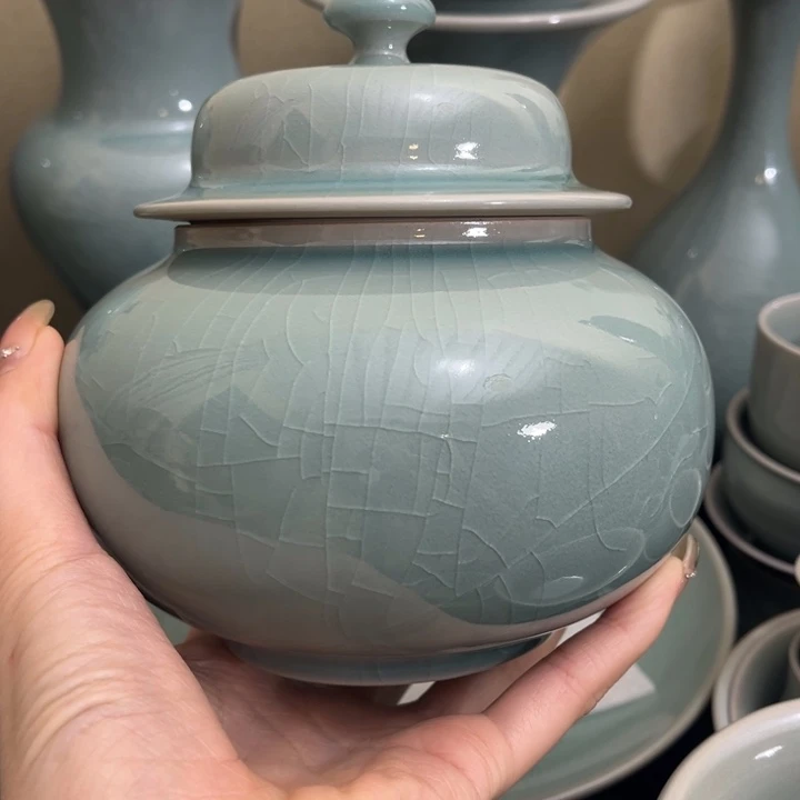 汝瓷纯手工拉坯茶叶罐带瑕