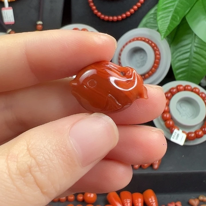 南红玛瑙未镶嵌长链南红胖鱼 卡20