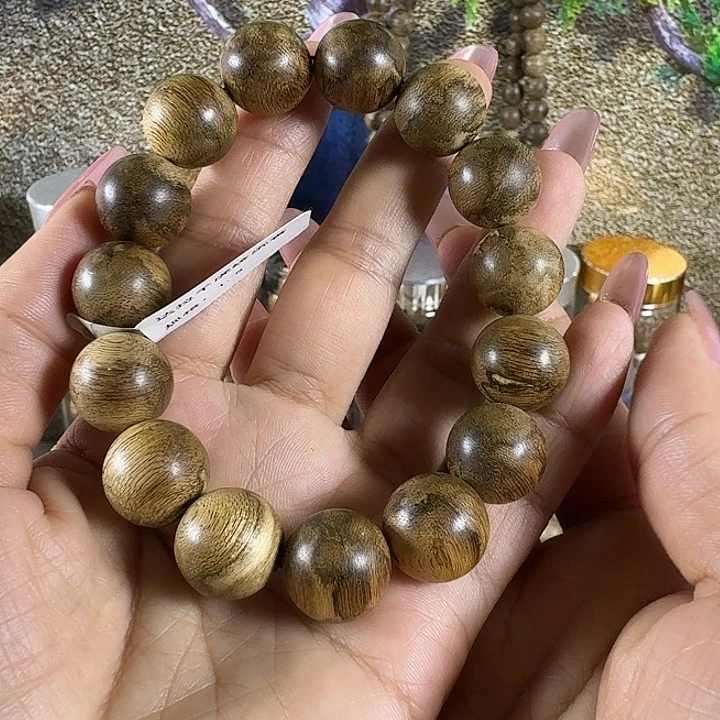 王***洪沉香手串达拉干虎纹