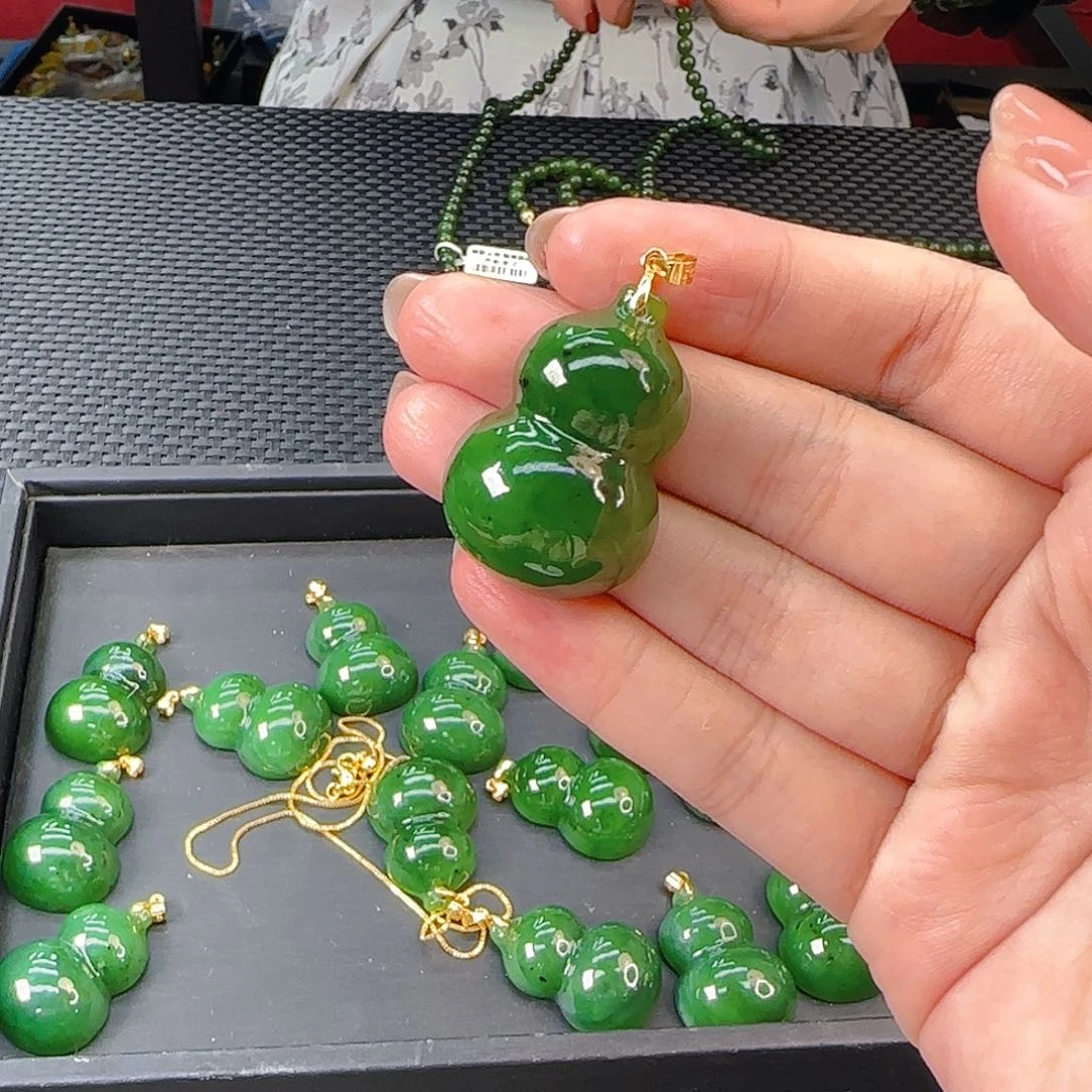 颈饰银S925镶嵌和田玉碧玉葫芦吊坠