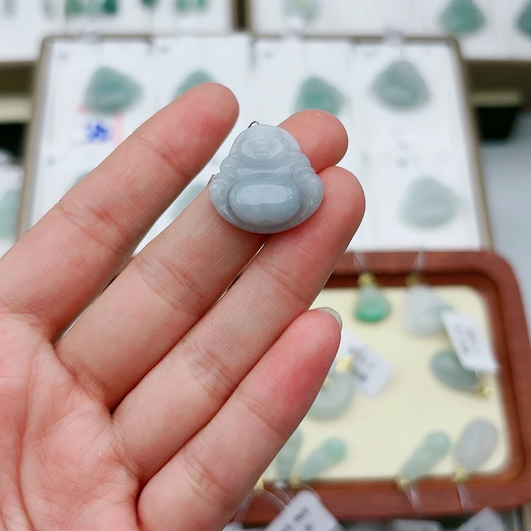 翡翠颈饰未镶嵌佛公