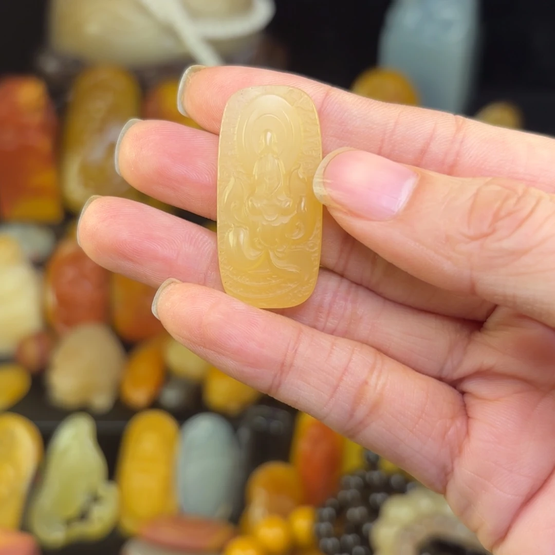 @***上石英质玉未镶嵌黄蜡石吊坠