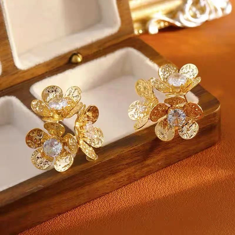 铜合金锆石耳饰 《小花园》小众立体繁花耳钉法式清冷感爆闪耳环
