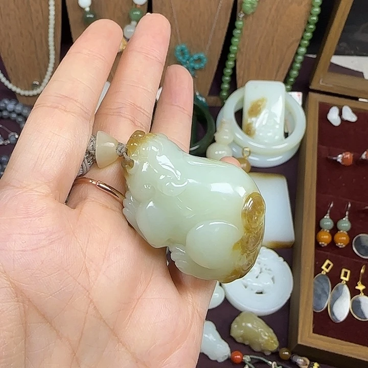 颈饰未镶嵌和田玉