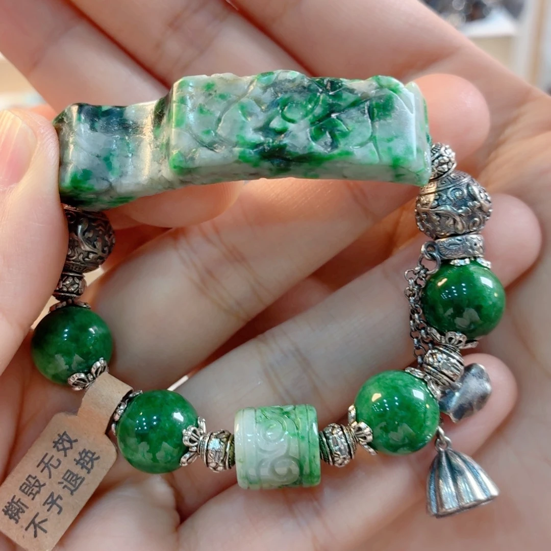 翡翠未镶嵌手链沧桑
