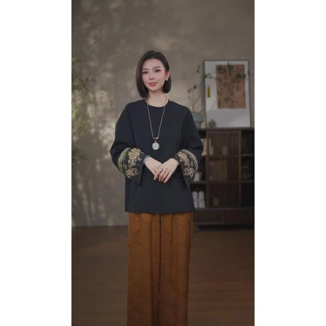 GONG QUE 新中式秋冬款刺绣圆领长袖上衣 242081