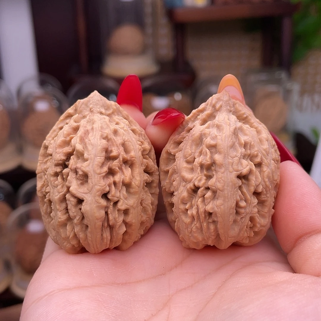 文玩核桃吊坠豆粒