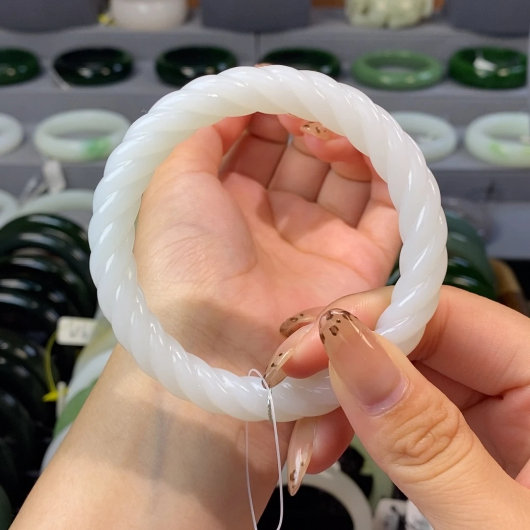 和田玉未镶嵌手镯