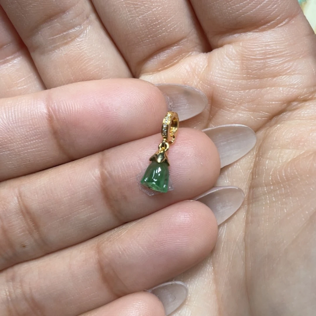 【闪购商品】翡翠吊坠(不含链)18K金镶嵌龙*贝