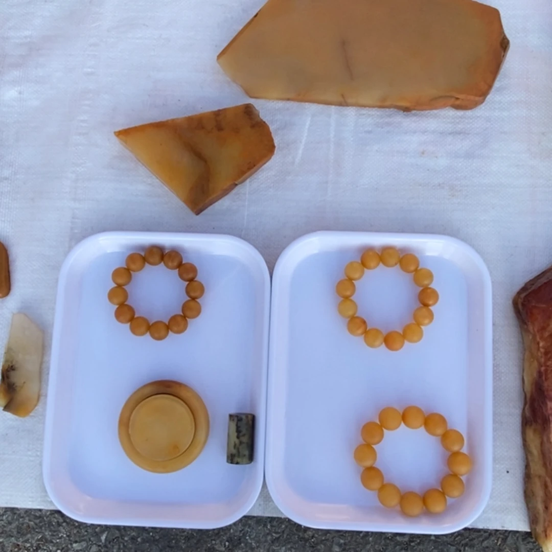 石英质玉（黄龙玉）合金颈饰