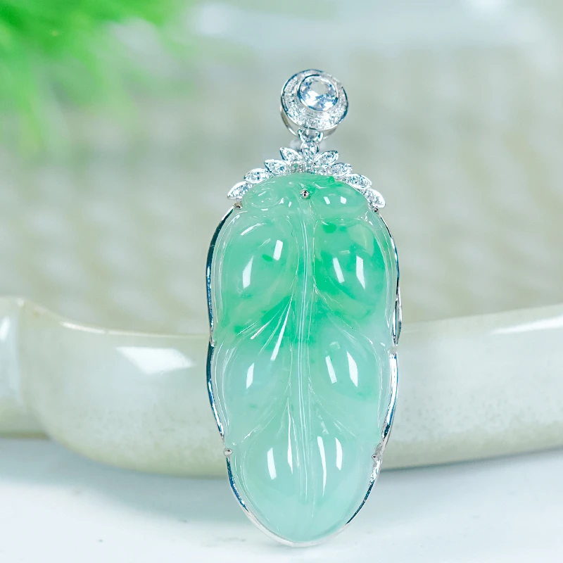 铂Pt950镶嵌时尚经典冰透天然飘绿翡翠玉坠A货叶子单吊坠