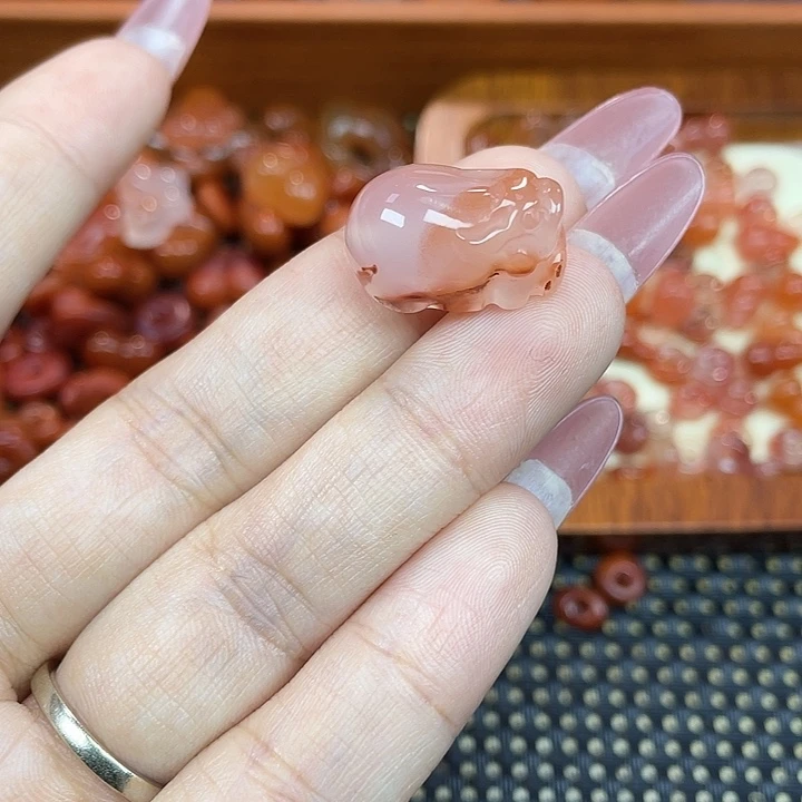 玛瑙/玉髓未镶嵌颈饰貔貅