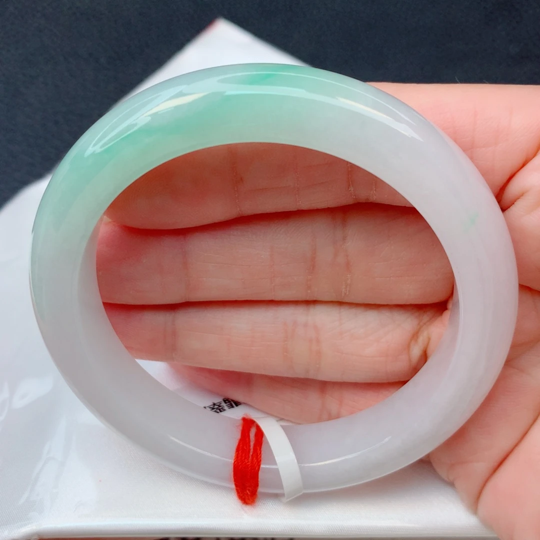 翡翠未镶嵌手镯54.7圈 细糯化白底青窄条完整