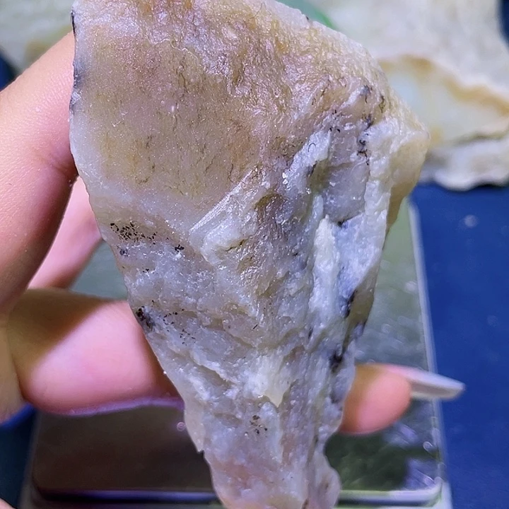 未镶嵌和田玉（糖玉）珠宝半成品