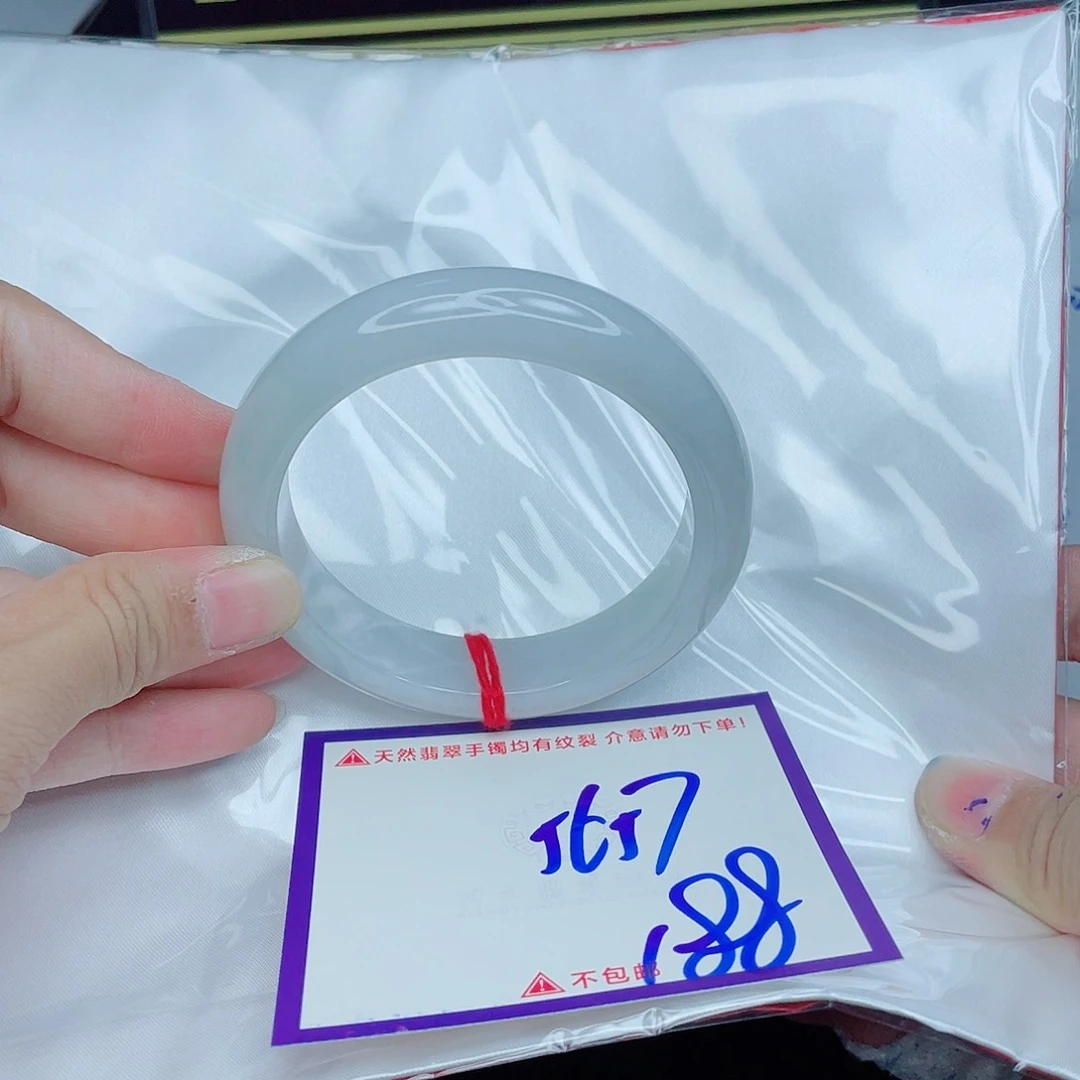 翡翠手镯未镶嵌翡翠