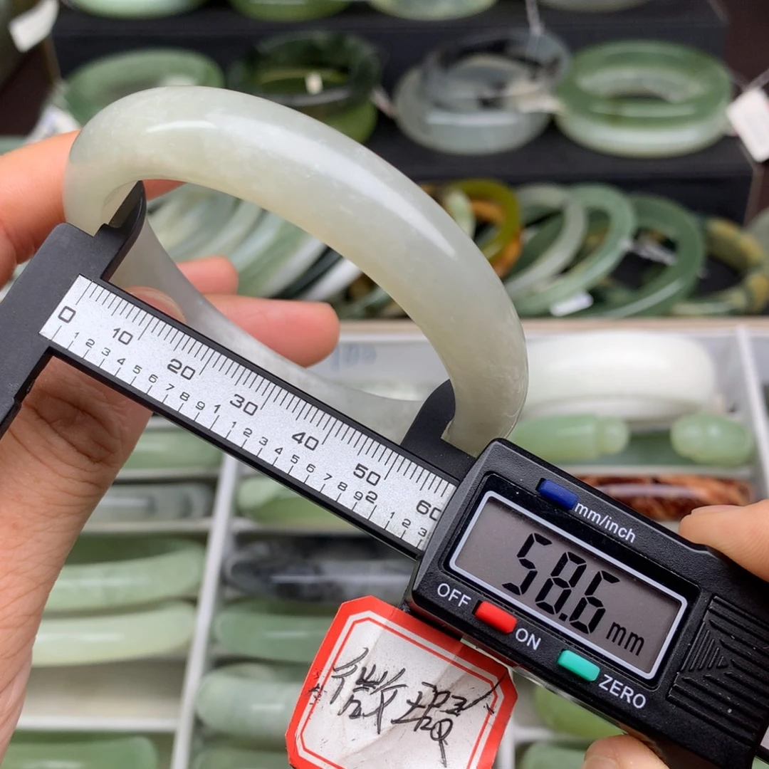 蛇纹石玉未镶嵌手镯685