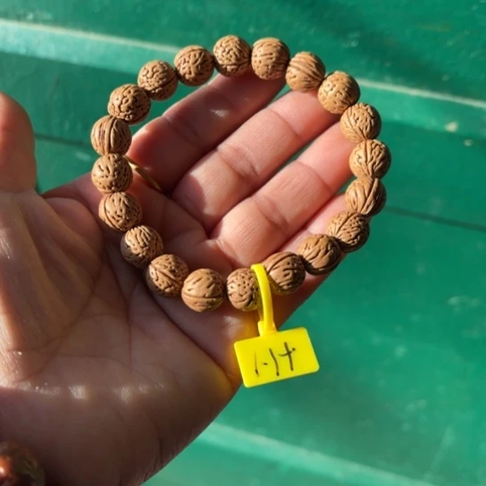 木质野生桃核手串