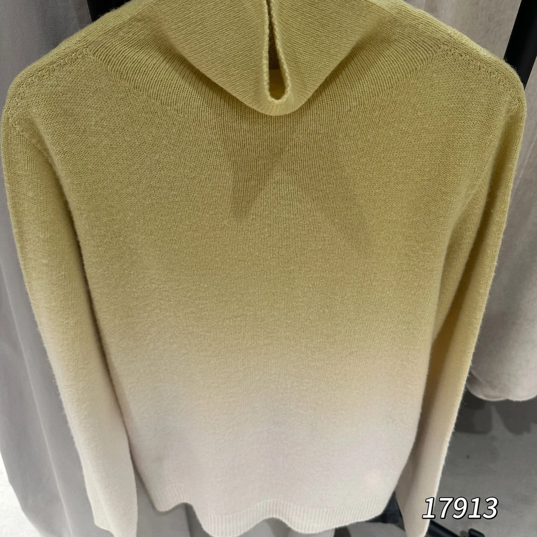 17913（部分无水洗唛介意慎拍）CHUXUN高领吊染渐变无缝长袖针织衫