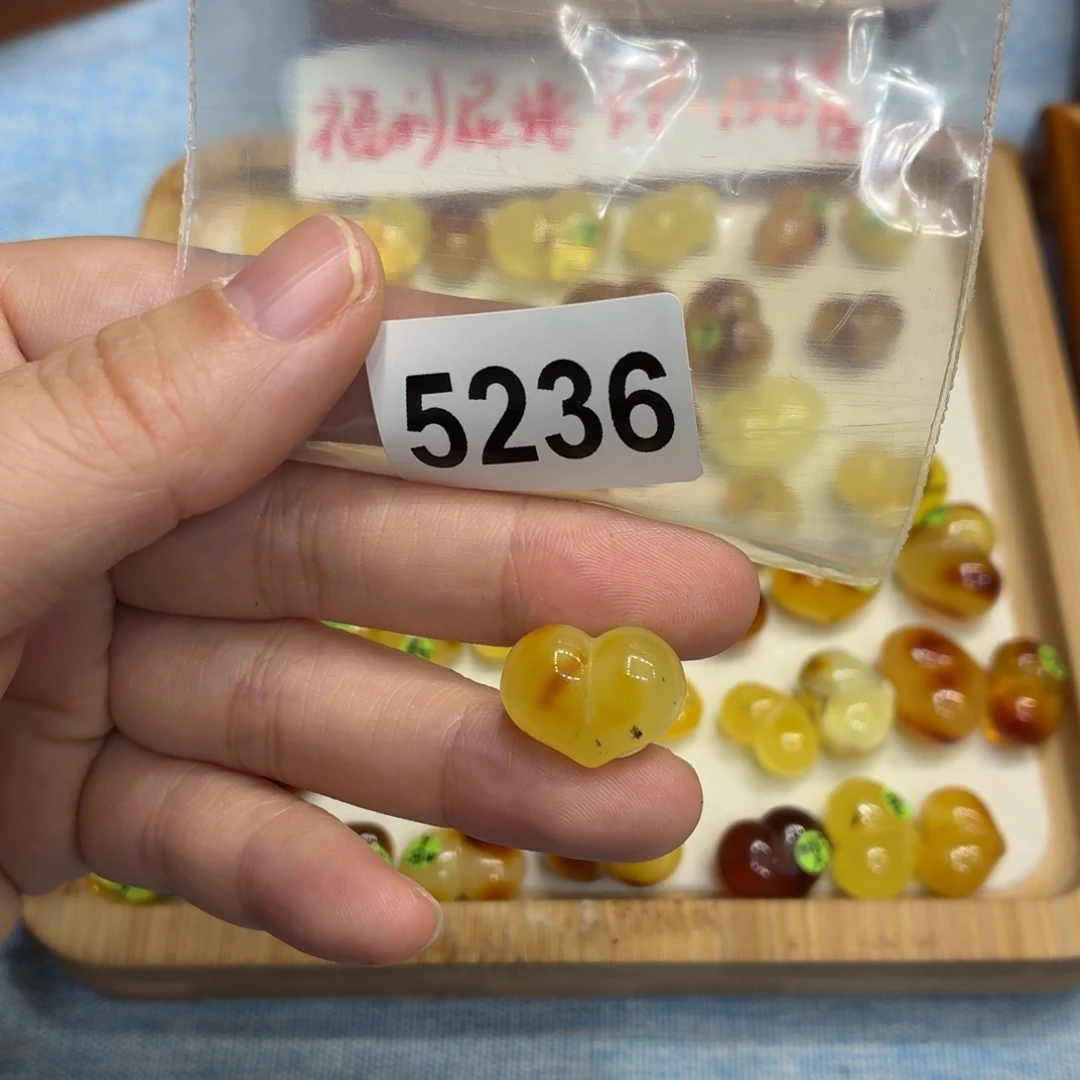 琥珀未镶嵌珠宝奇石