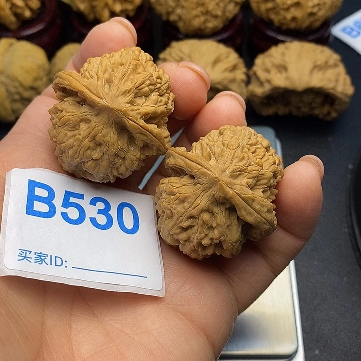 核桃牡丹纹3.5，克重3.9克，