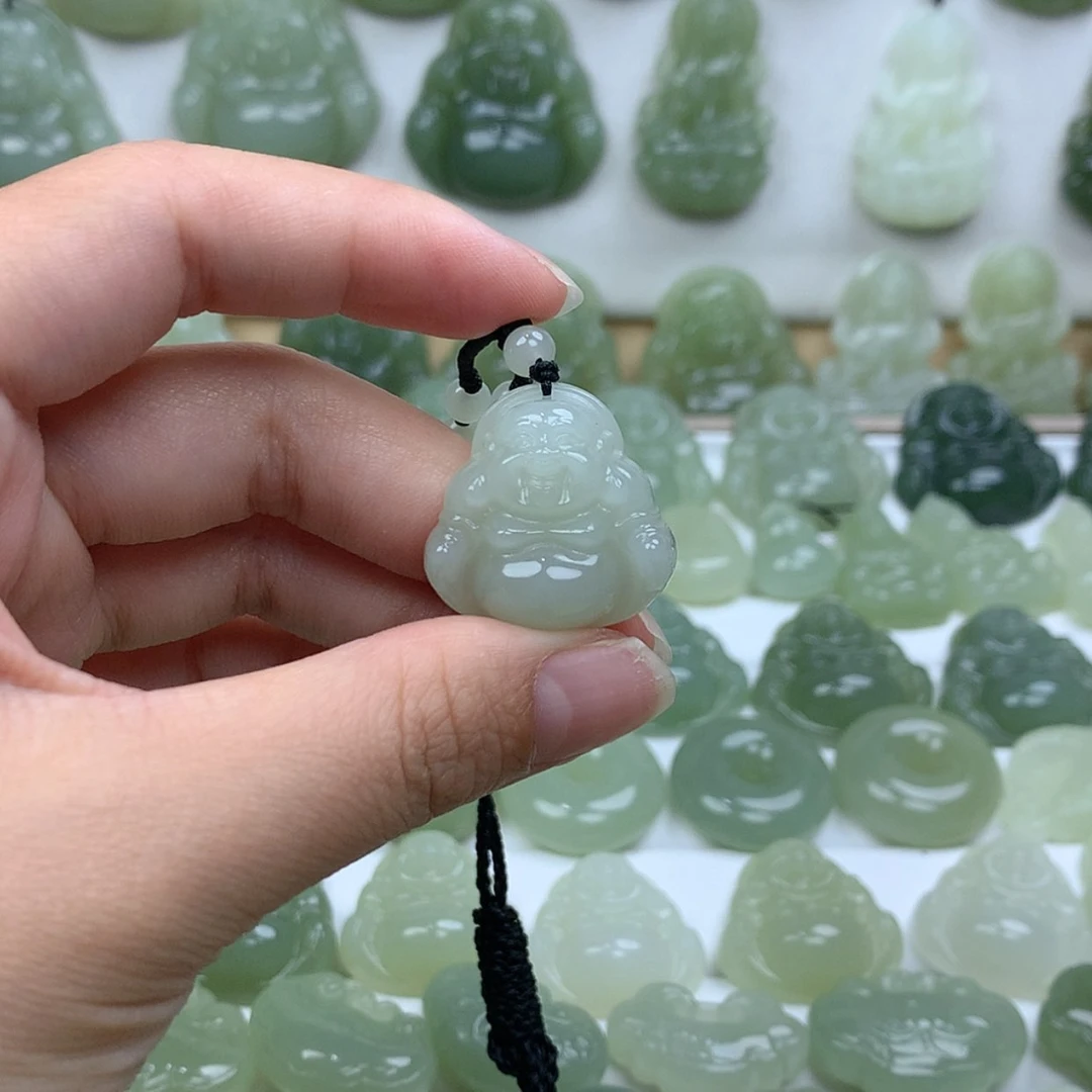 【闪购商品】颈饰未镶嵌和田玉山***?