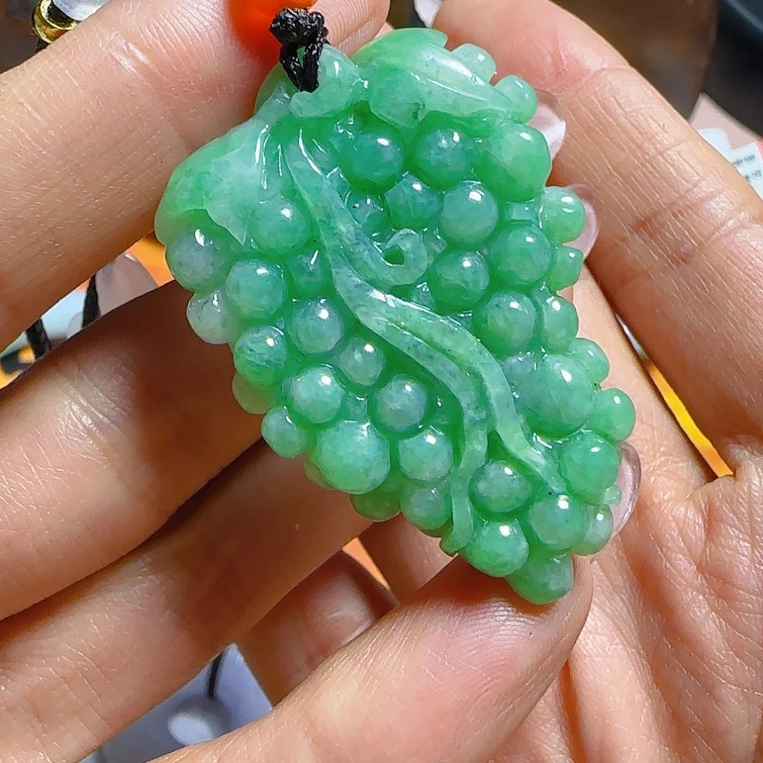 翡翠颈饰未镶嵌七*主翡翠240