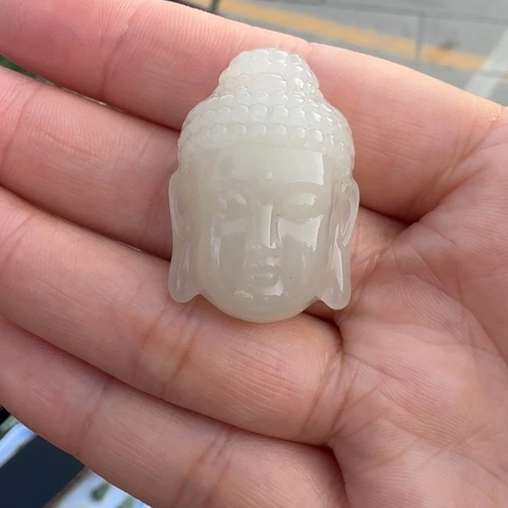 和田玉未镶嵌颈饰眼睛