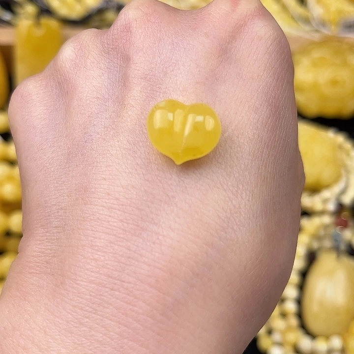 琥珀未镶嵌颈饰琥珀 多样性发其一