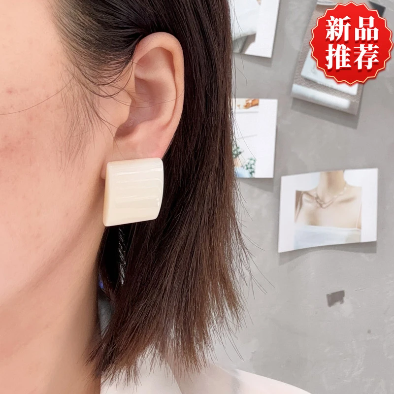 铜合金耳饰 时尚百搭方形乳白色耳钉小众高级感耳环