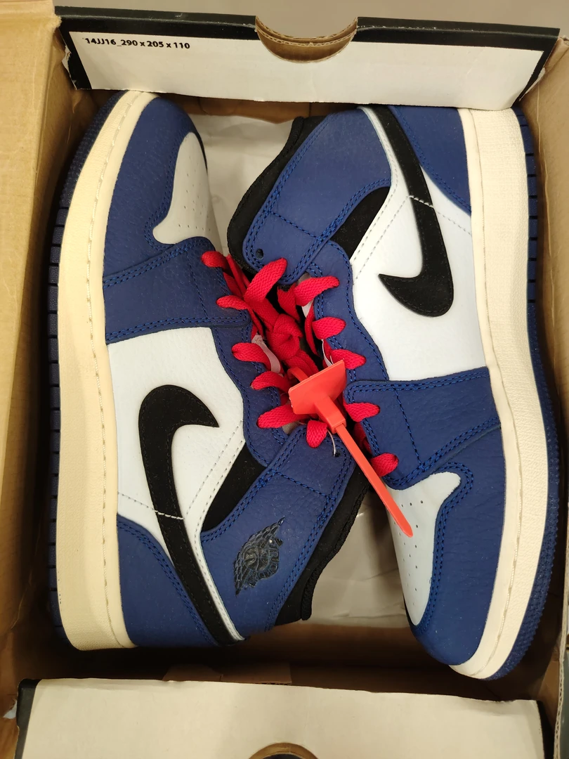 nike 经典配色鞋型 45号   39码
