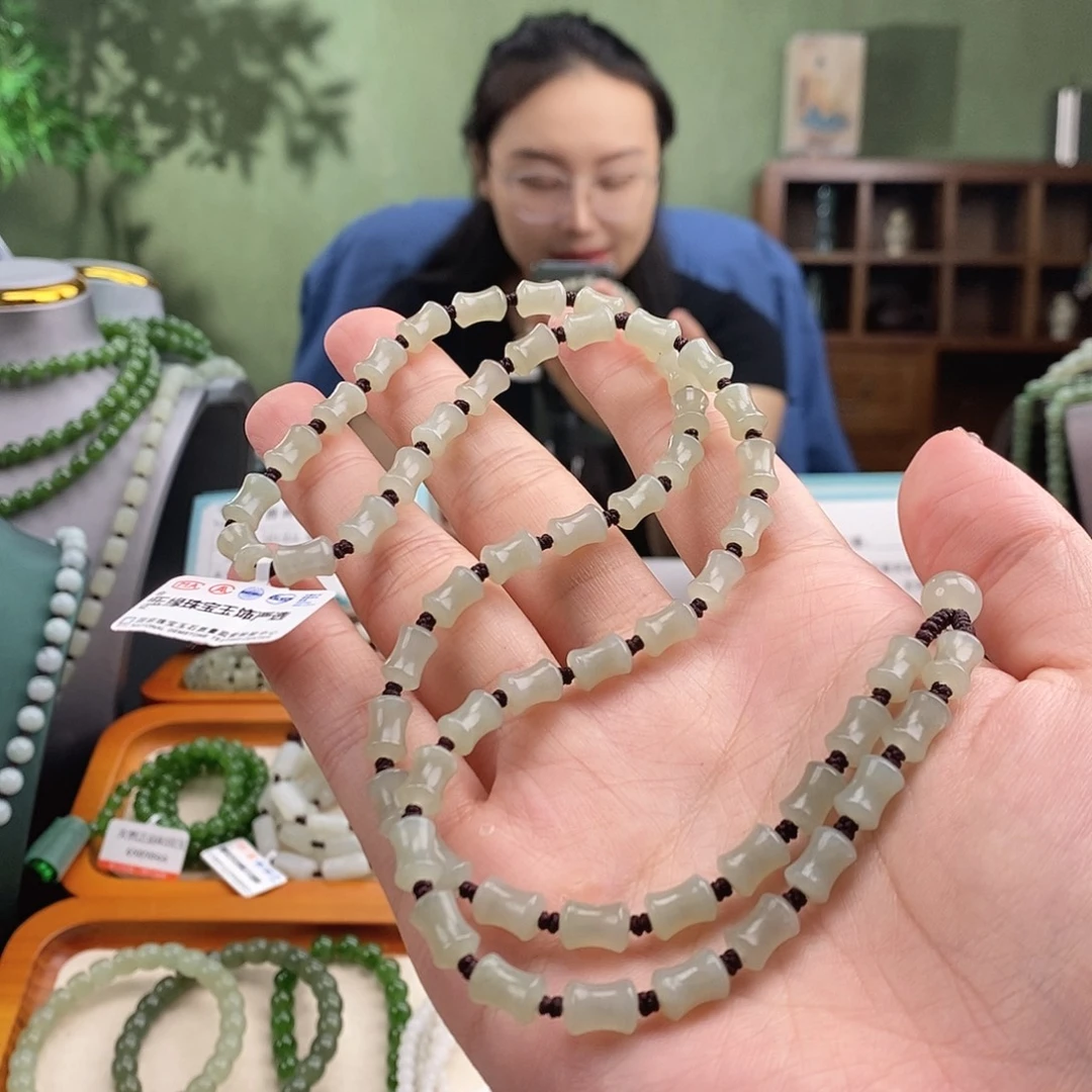 花****颈饰未镶嵌和田玉