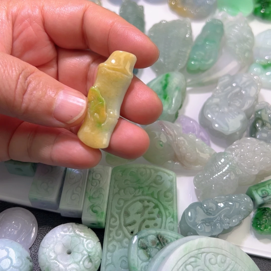 翡翠未镶嵌颈饰翡翠