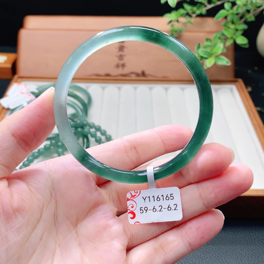 未镶嵌手镯（圆镯）翡翠