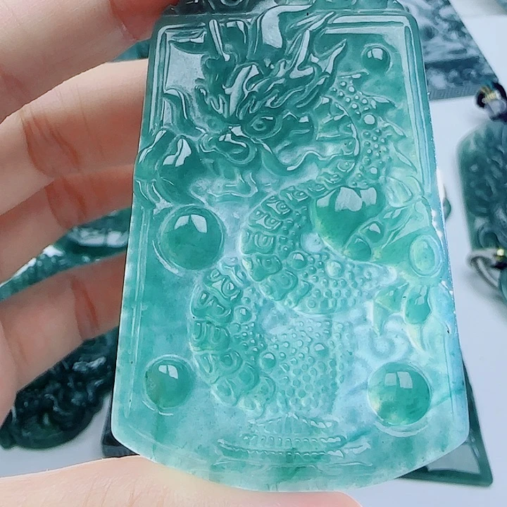 翡翠未镶嵌颈饰多样性发货天然的A货翡翠