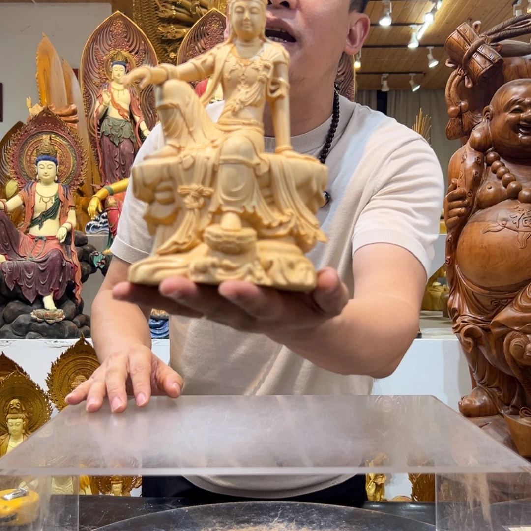 香樟木水月观音摆件