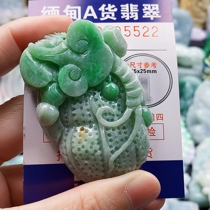 吊坠(不含链)未镶嵌翡翠