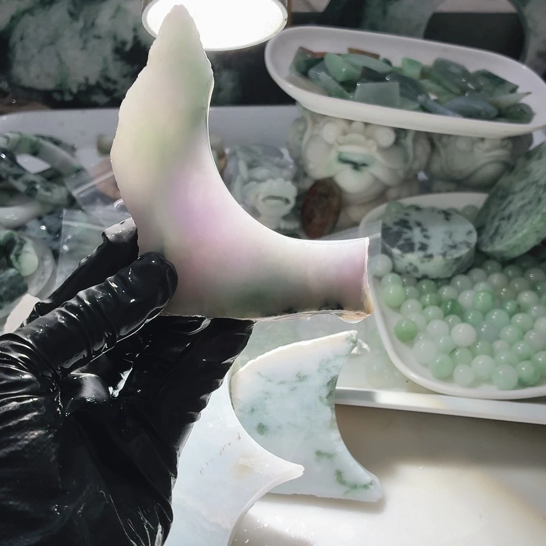 翡翠未镶嵌颈饰边角料