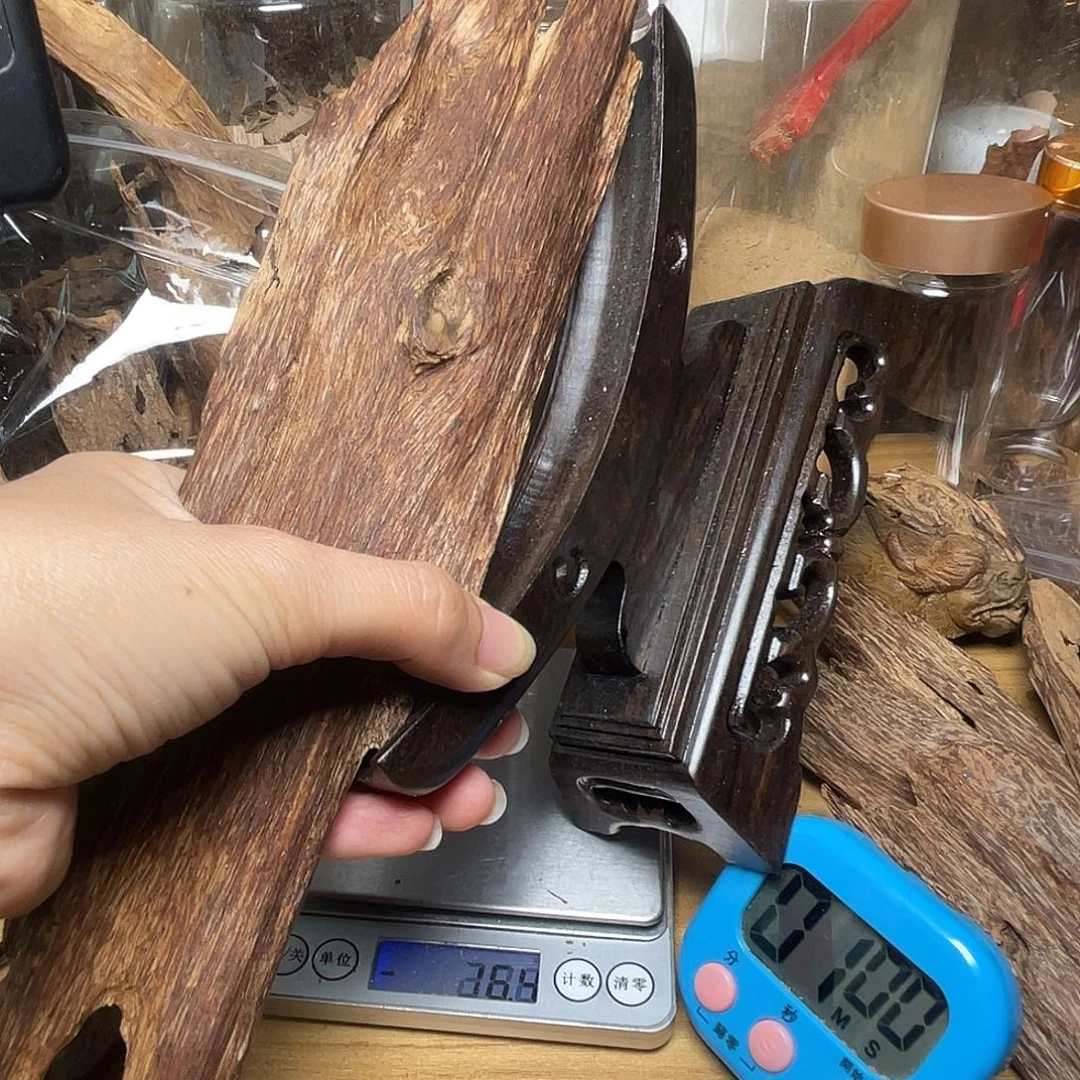 三***满沉香达拉干原料82.6克➕底座