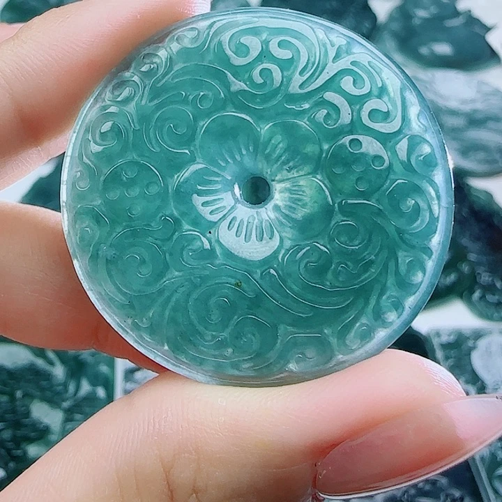 翡翠未镶嵌颈饰多样性发货天然的A货翡翠