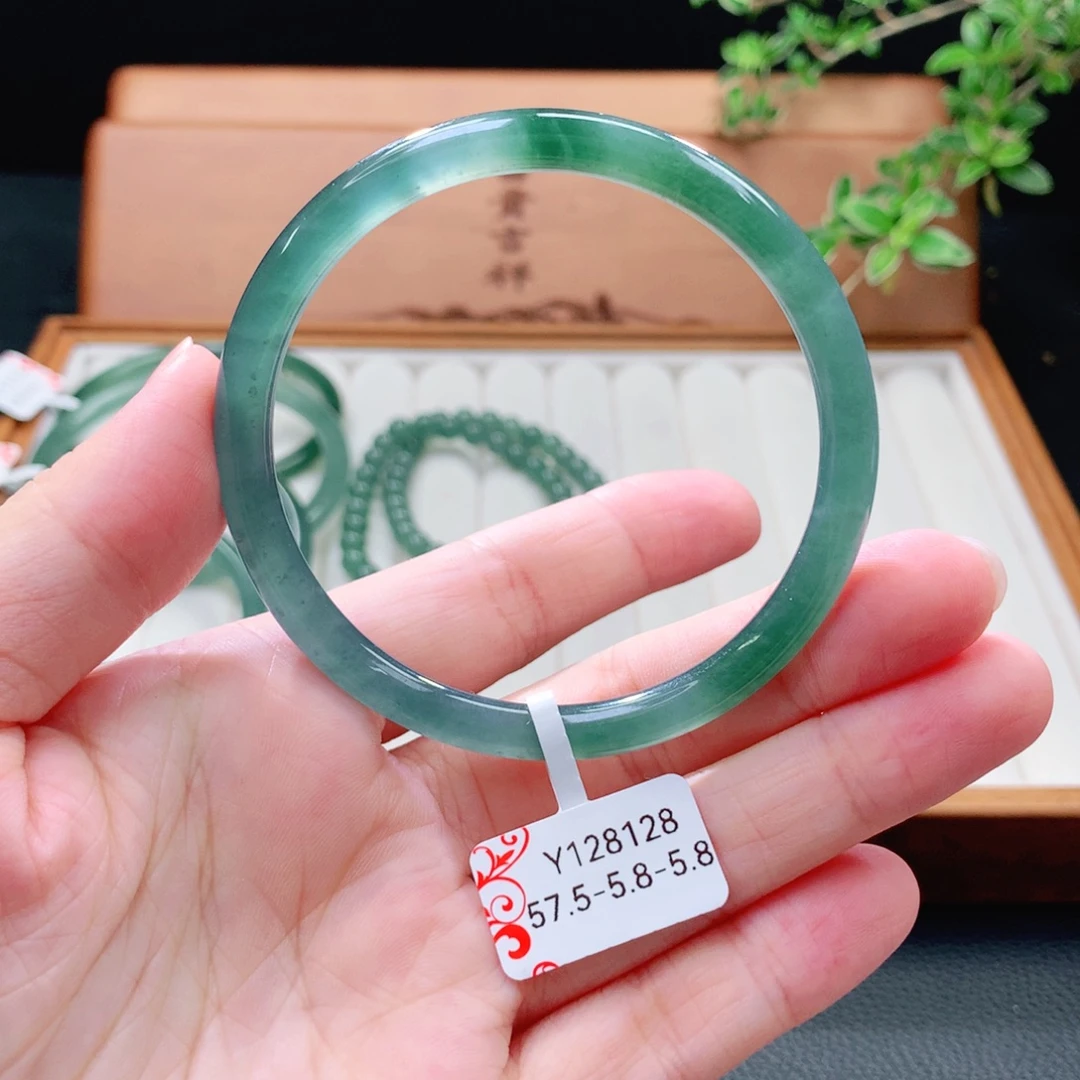 未镶嵌手镯（圆镯）翡翠