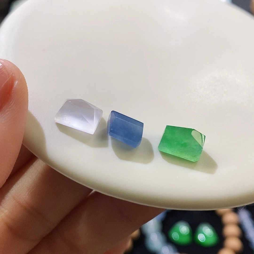 未镶嵌挂件翡翠多样发其一