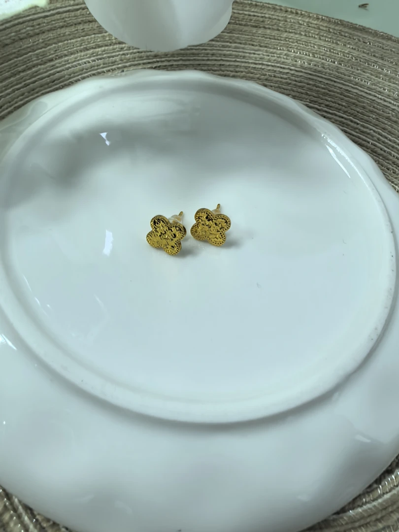 水贝金展经典百搭耳钉z46