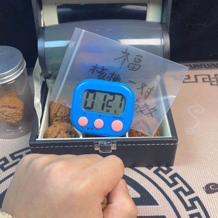 S***e吊坠文玩核桃随机